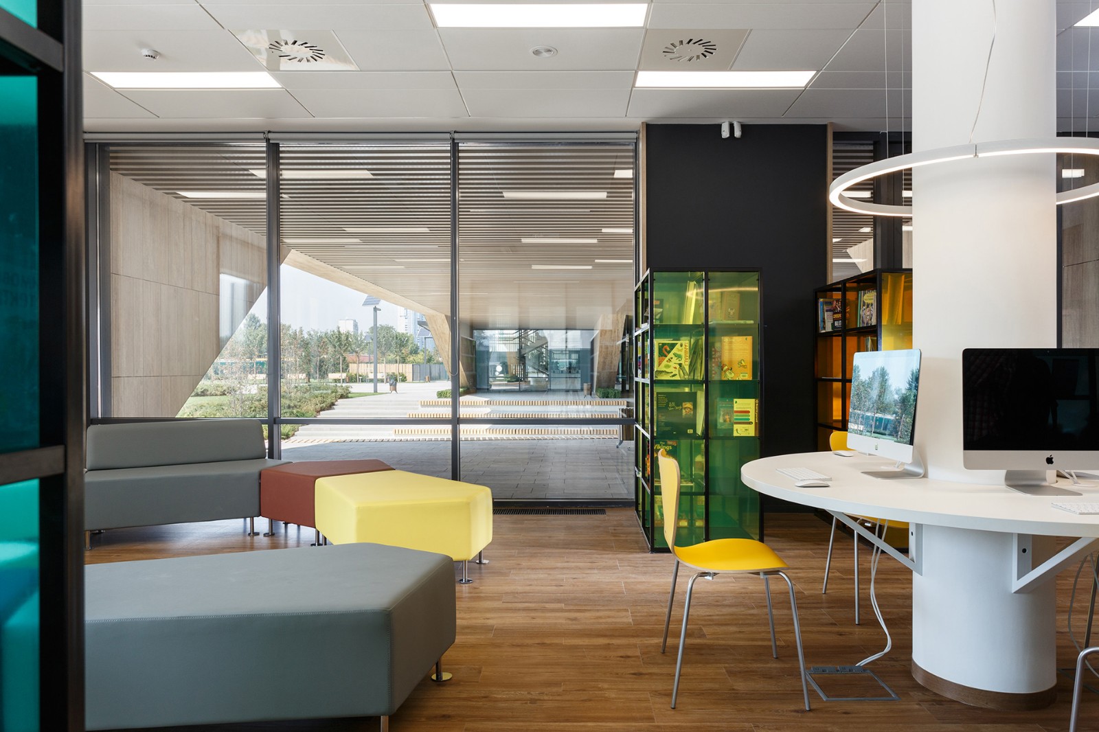 乌克兰基辅 A+ 学院 SVOYA studio-51