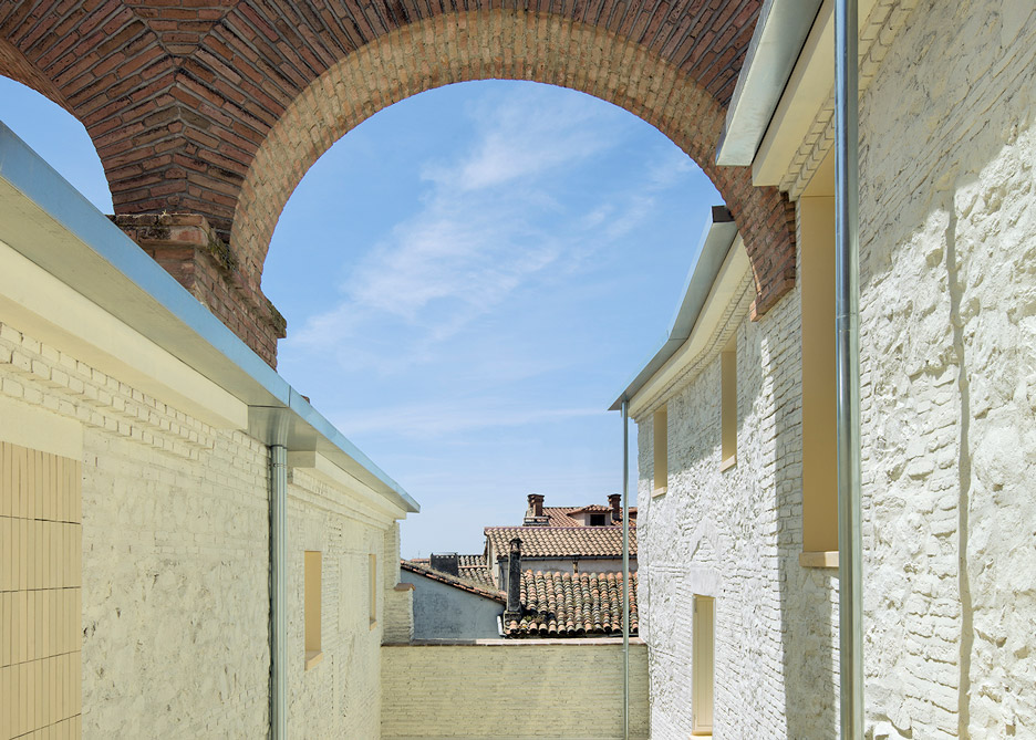 Paredes Pedrosa Arquitectos transforms ruined Spanish castle buildings-0