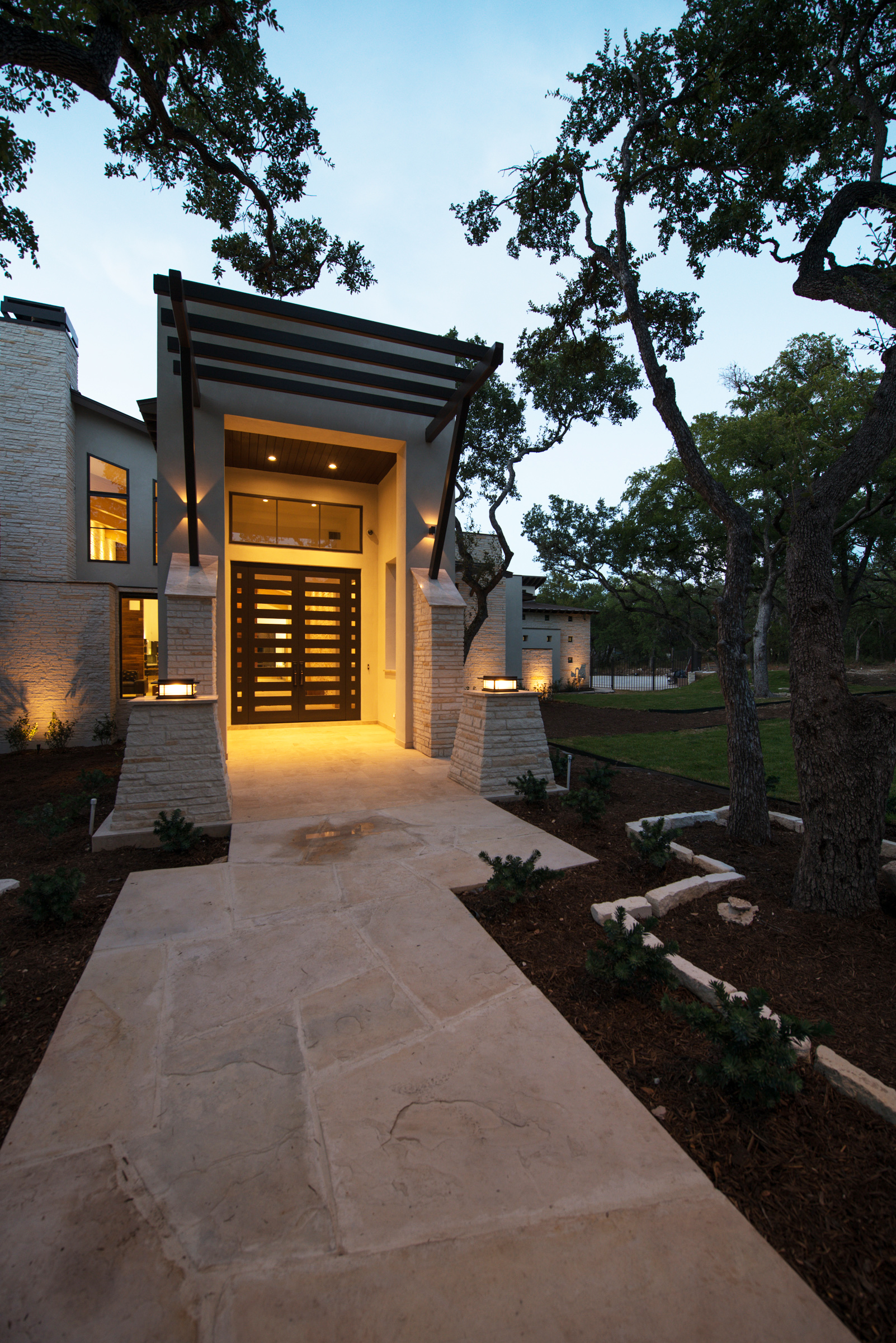 奥斯卡·弗洛雷斯设计室的施瓦茨住宅 | 现代与舒适的完美融合-7