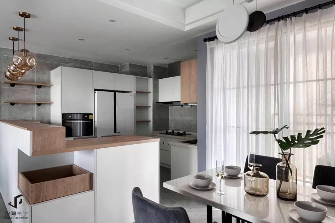 90 后小夫妻的 110㎡混搭三居室,原木、色彩与动漫的奇妙融合-23