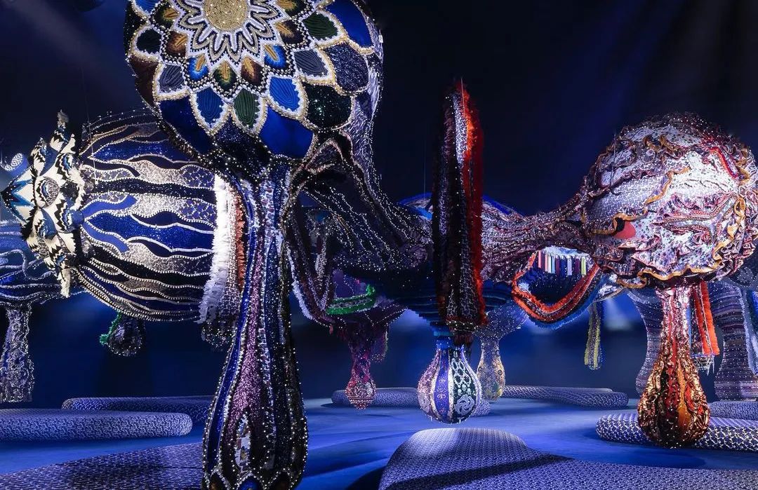 迪奥 · 乔安娜·瓦斯孔塞洛斯 AW23 秀场装置艺术丨法国巴黎-3