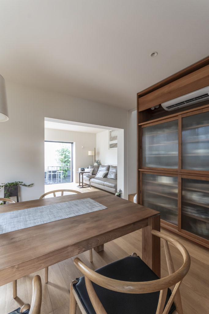 シックで落ち着きのある住空間建築と自然の力で生きる力が高まる | Style of Life | 100%LiFE-4