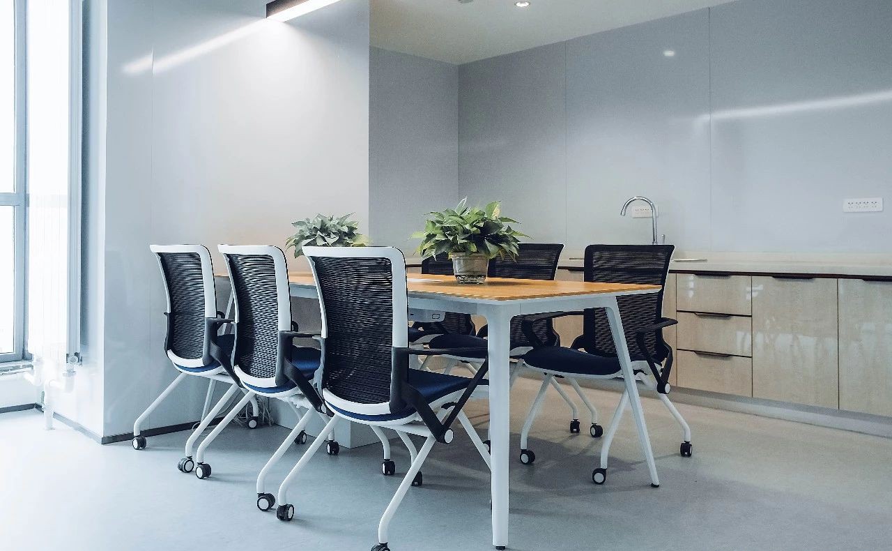 OPPO 呼和浩特总部办公空间 | 极简美学与自然元素的融合-15