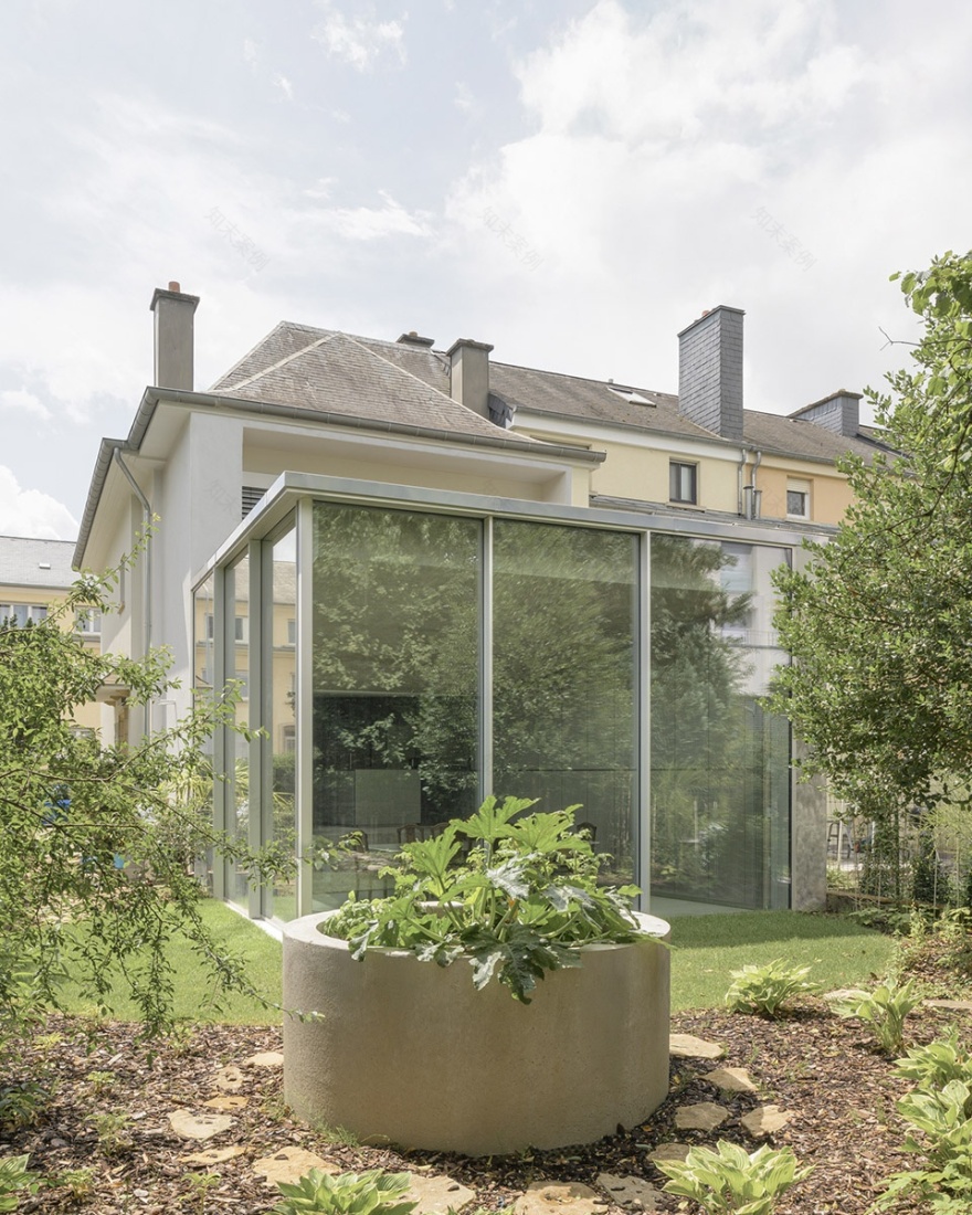 卢森堡Croco Charlemagne住宅丨2001-10