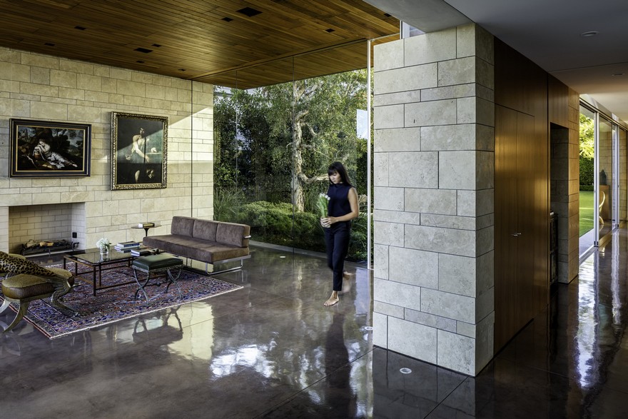 Pacific Palisades House Features Large Open Spaces-0