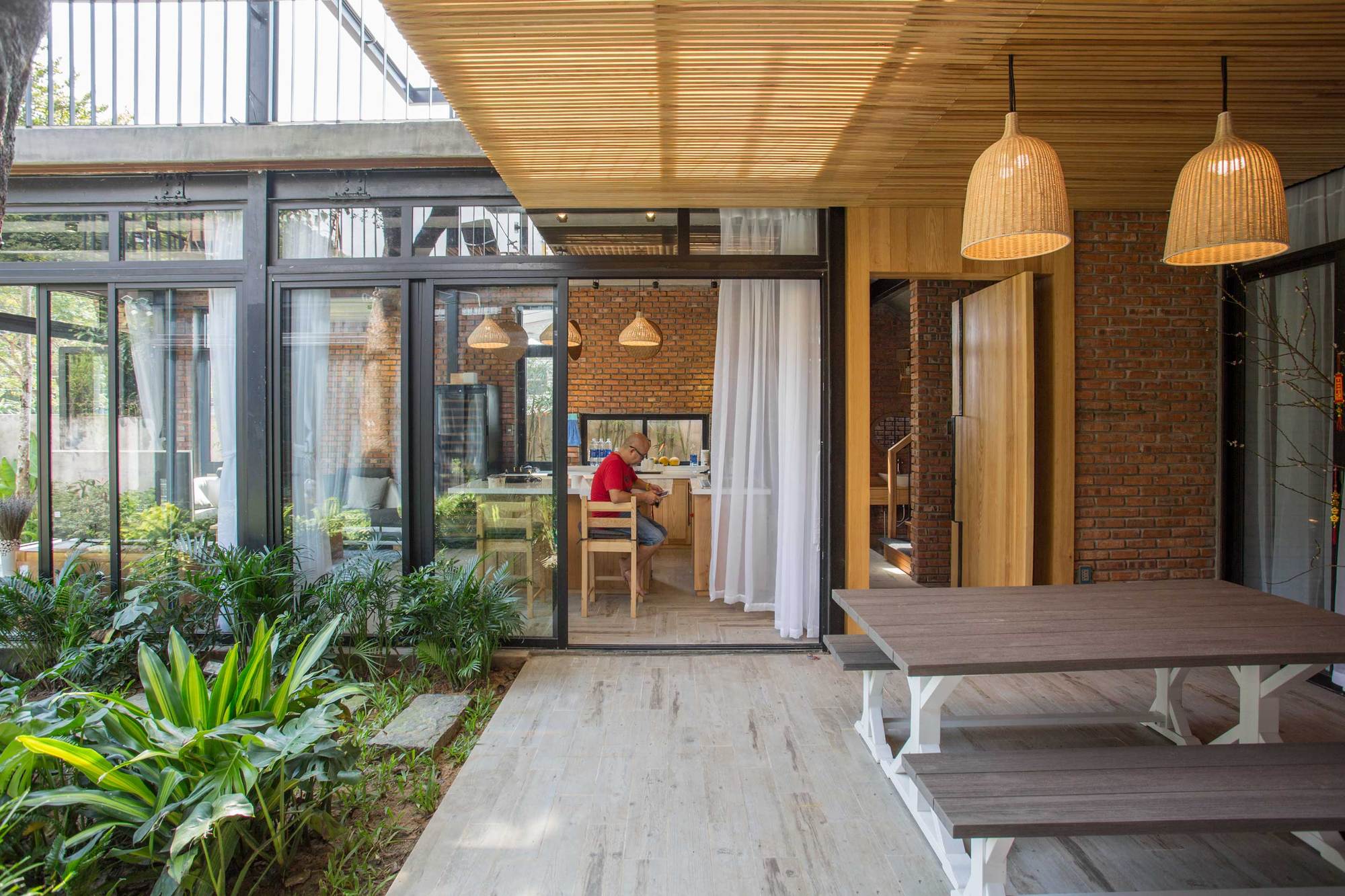 山间双户共享家园·Sơn Trà半岛自然美景中的简约别墅设计-40