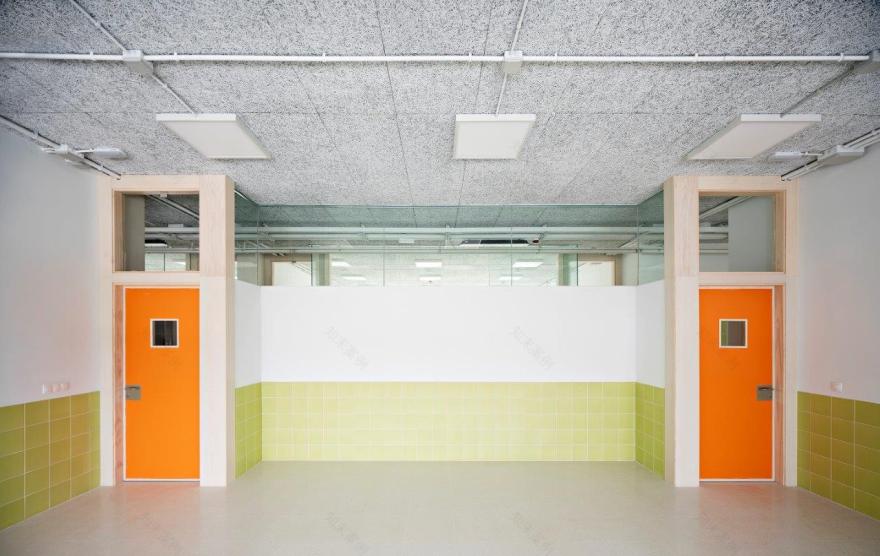 Indira Gandhi Public School · 融入地形的教育建筑-17