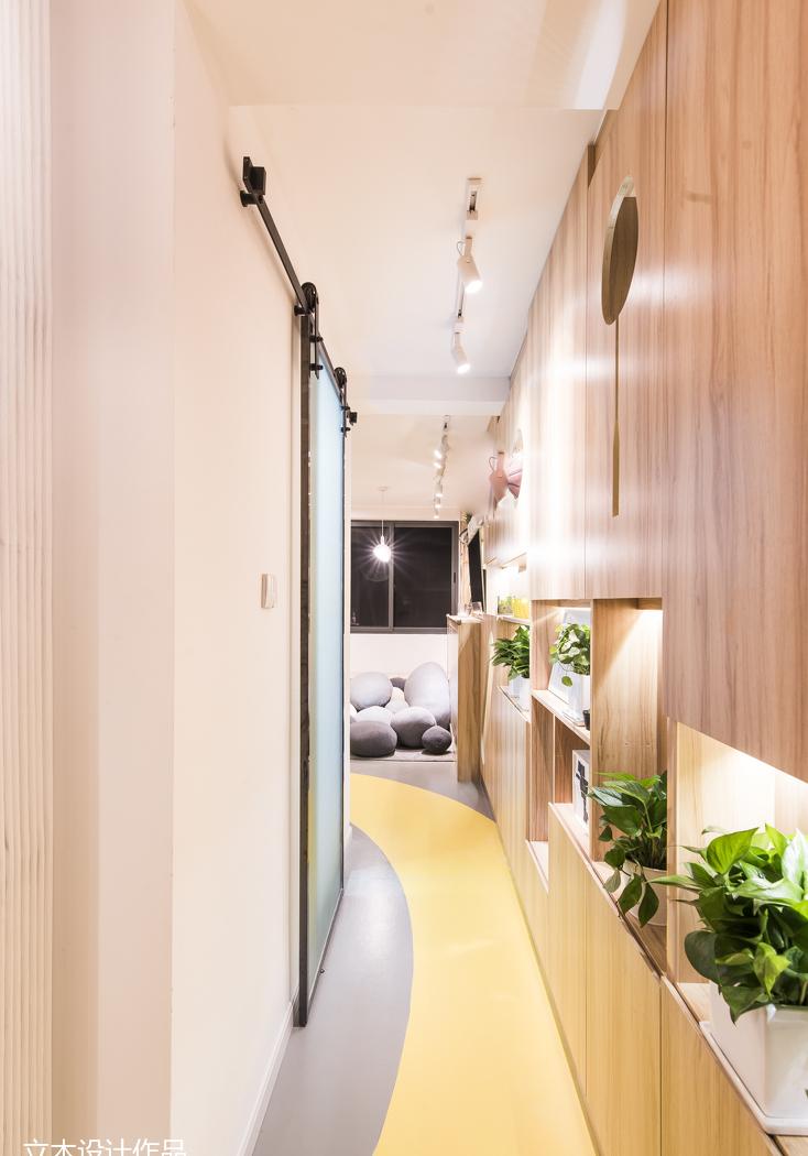 上海四胞胎的跑道之家 | 流动空间与功能性设计-2