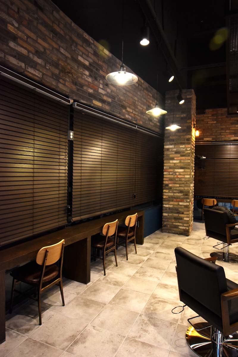 25 平米美妆小店，极简黑白色调打造青春时尚空间-9