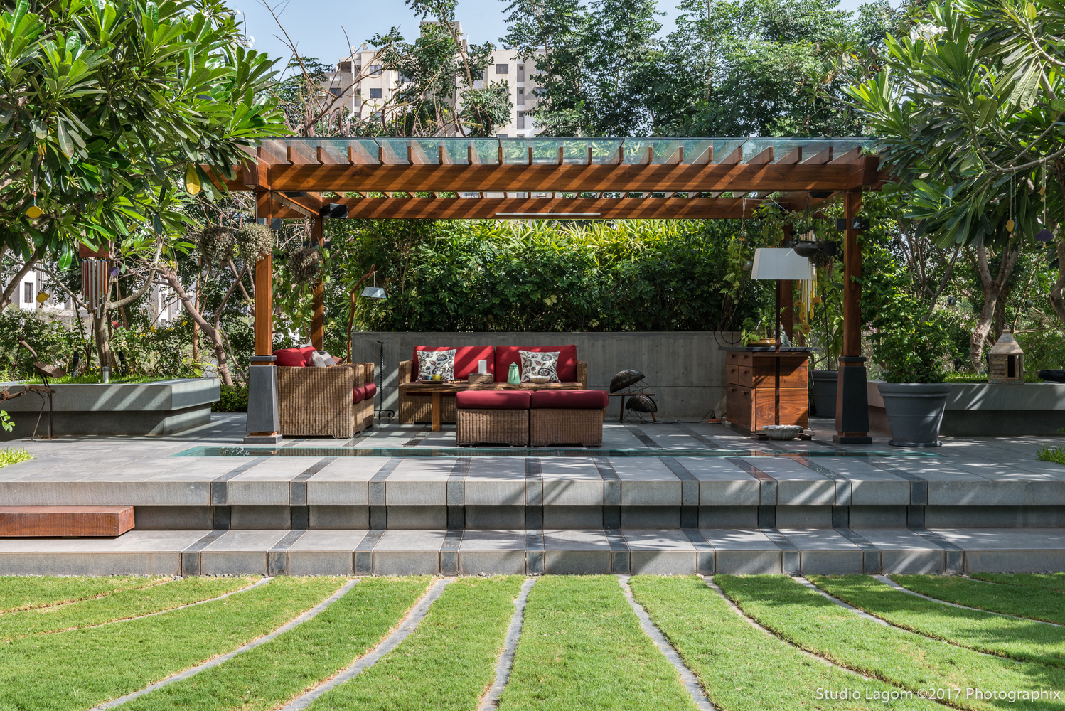 斜屋 · 绿色景观与简约美学的完美融合-50