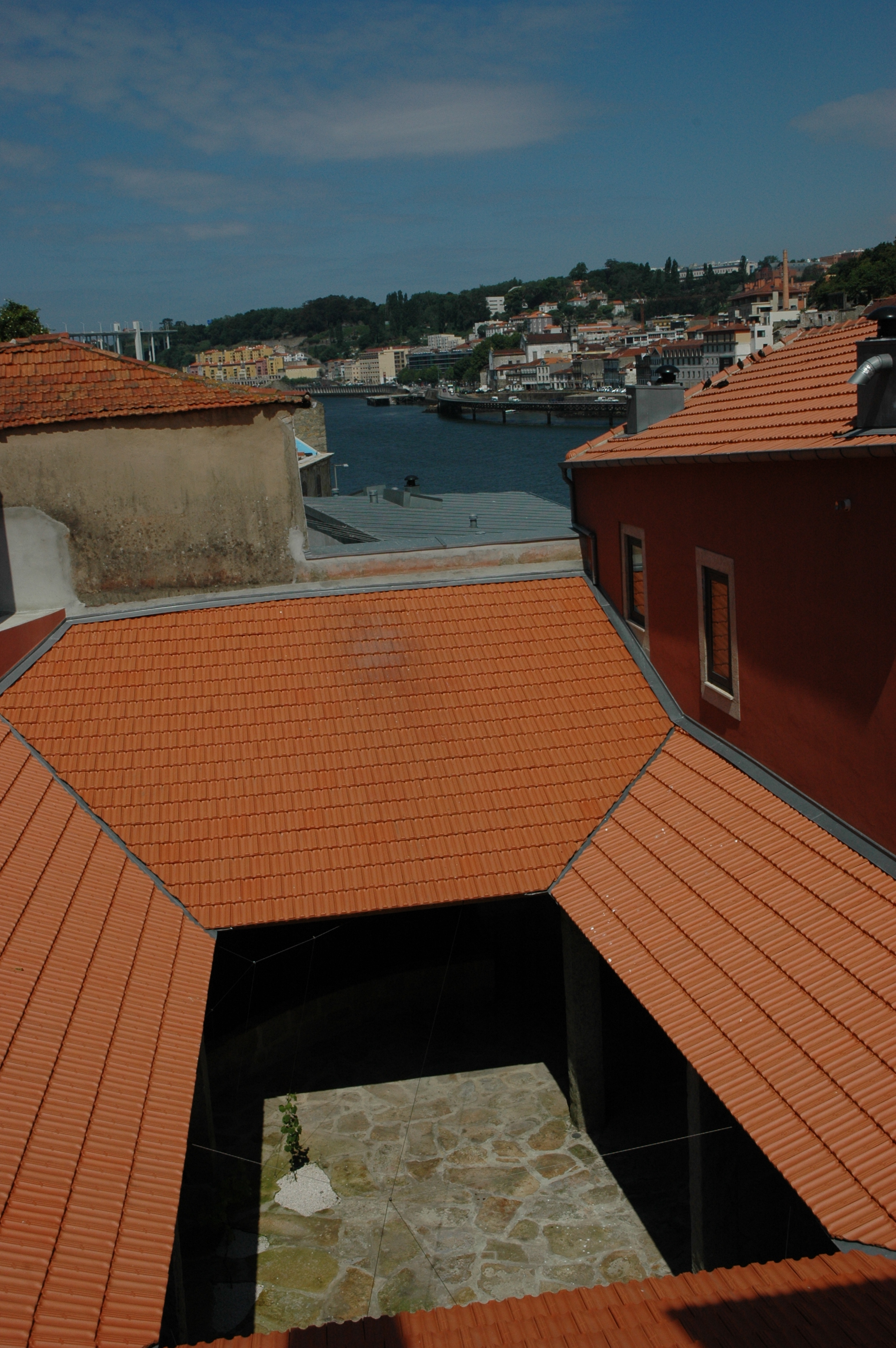 波尔图河畔的复古建筑重生-27