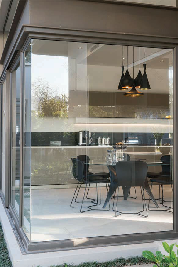 Modern and Elegant House with Open Spaces-31