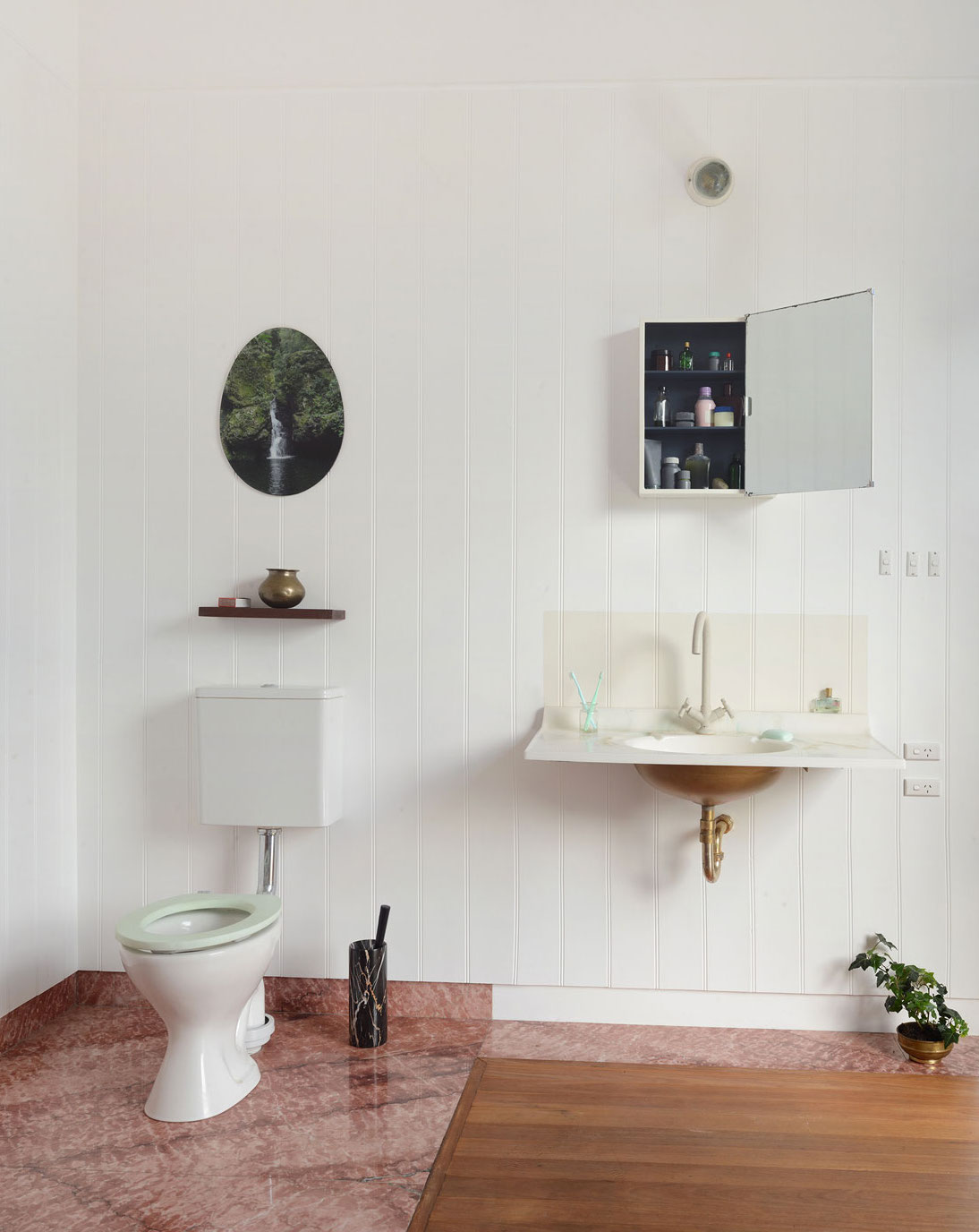 House with a Guest Room-7