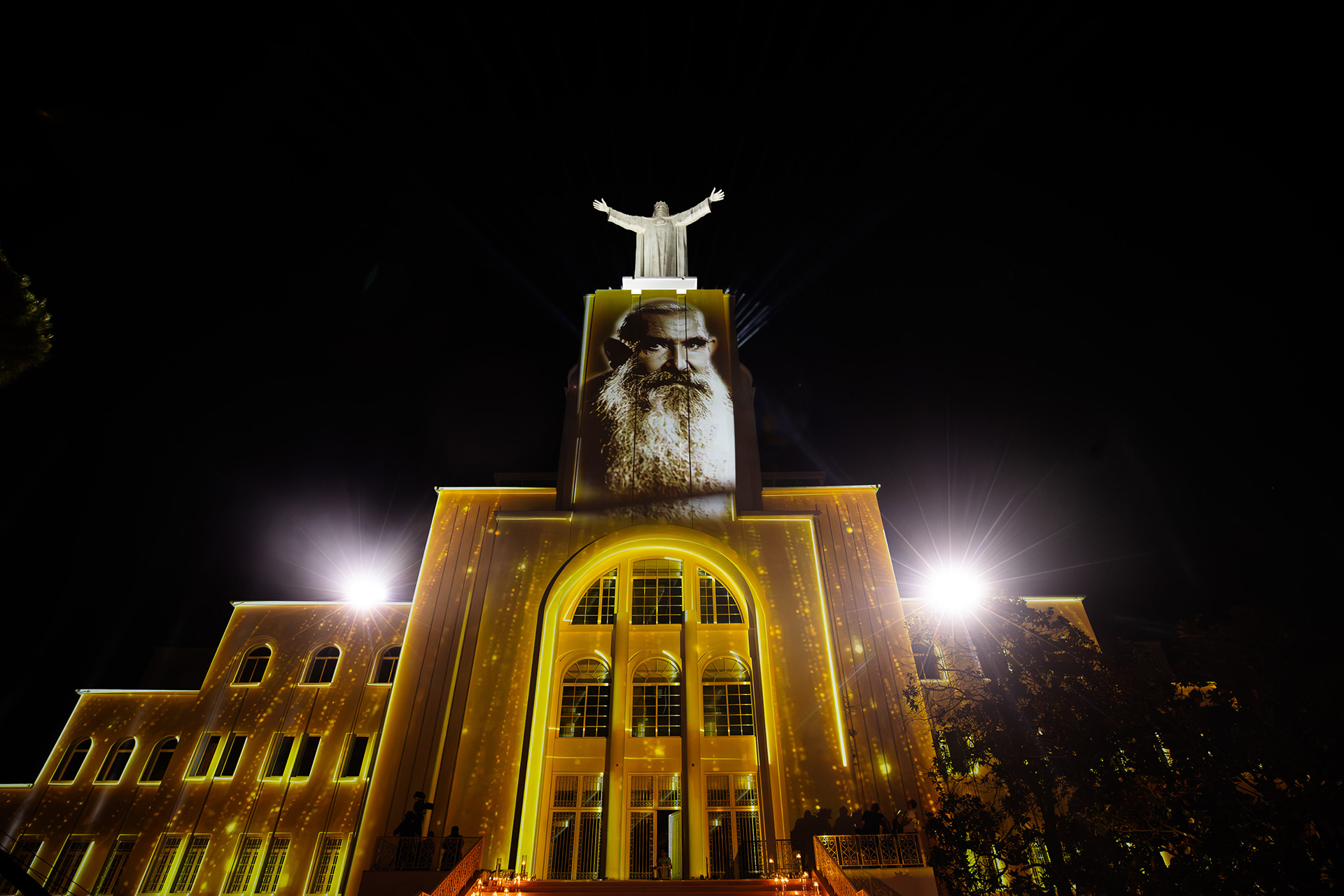 Jesus King Zouk Mosbeh - Illuminating the Statue-22