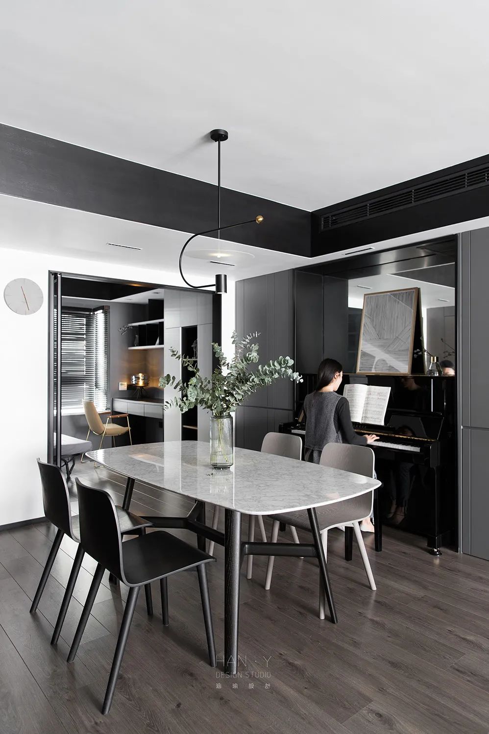 高级黑灰木元素，打造 100 平简约温馨家-27