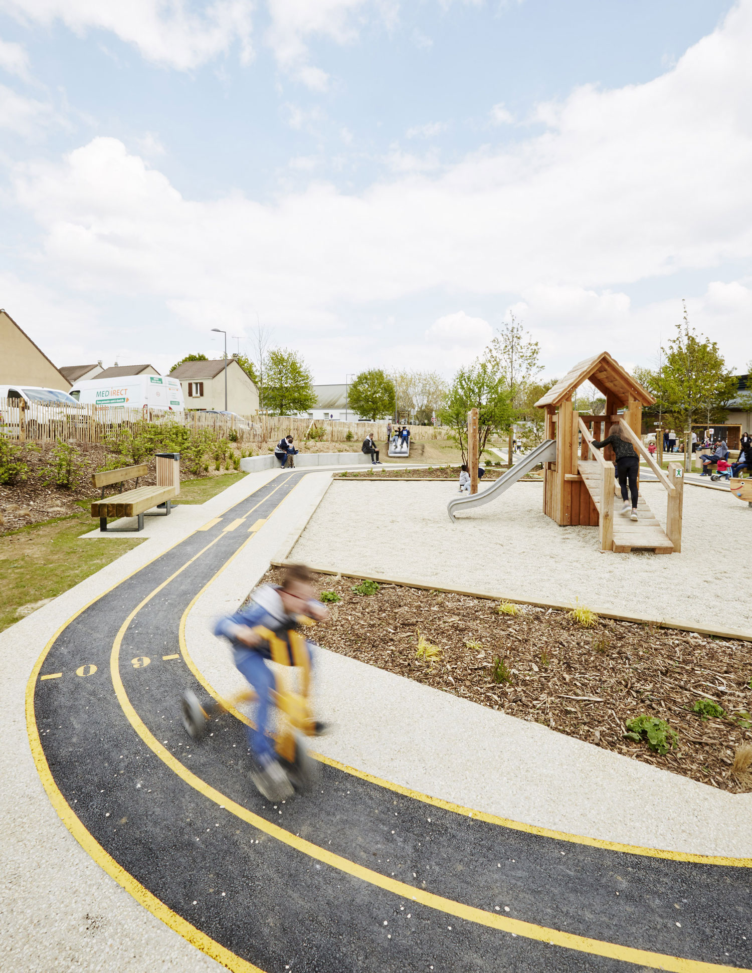 法国 Courdimanche 公园游乐场 | 绿意盎然的城市空间-12