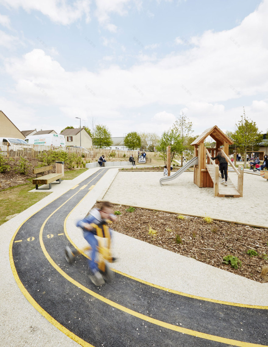 法国 Courdimanche 公园游乐场 | 绿意盎然的城市空间-12