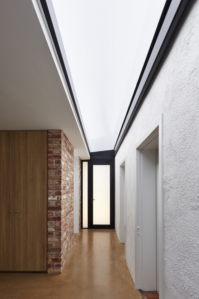 郊区古宅现代延伸,光与空间的和谐交融-25