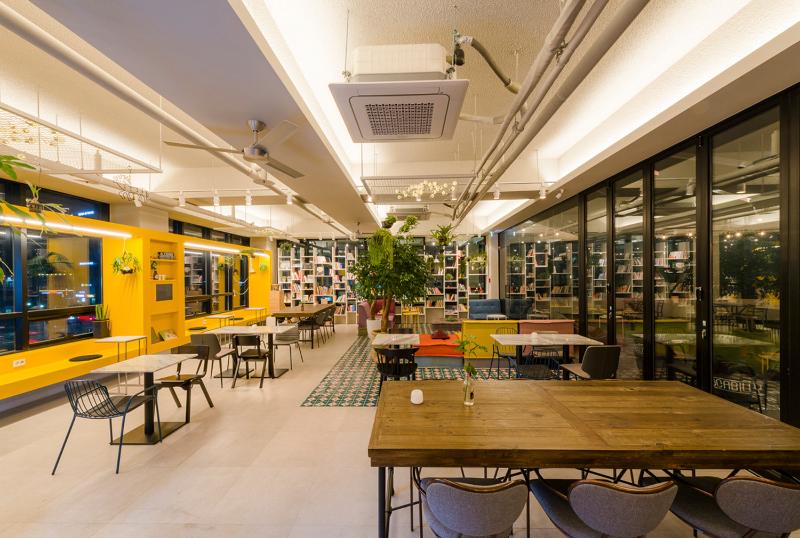 彩色点睛的北欧风格咖啡厅与 loop top 休闲空间-2