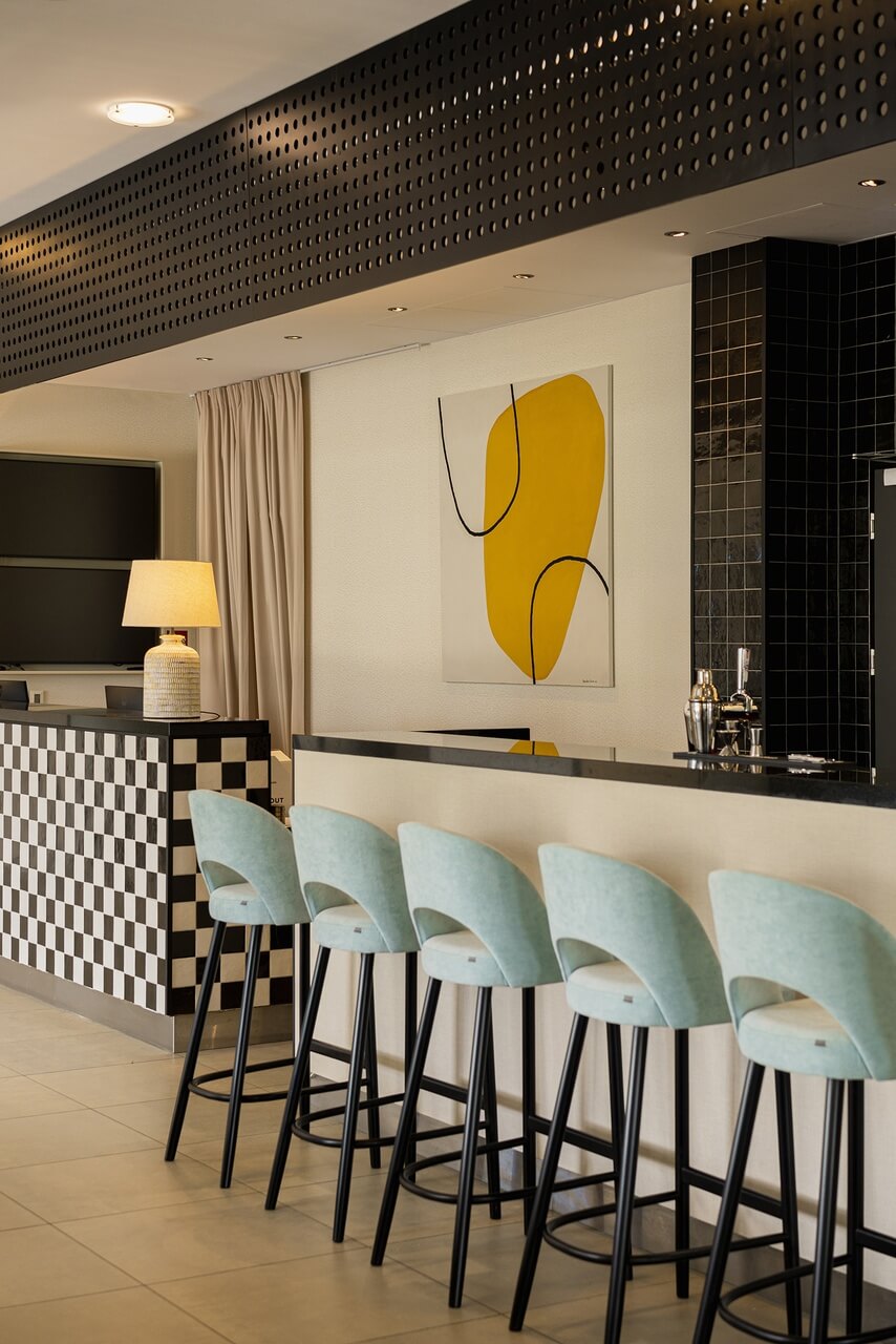 Warszawski hotel Ibis - wnętrza z motywem szachowych wątków - PLN Design-10