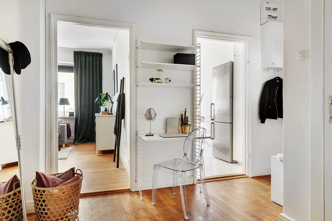 24 平米瑞典小公寓,入口变办公室巧妙利用空间-12
