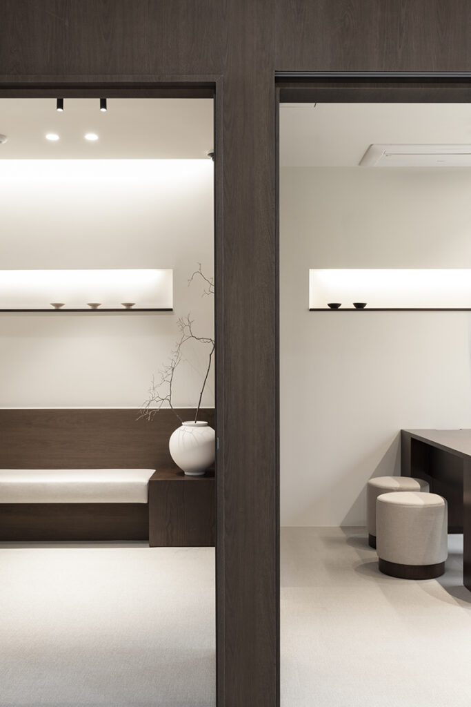 高级皮肤管理中心 | 白色与木质的优雅融合-6