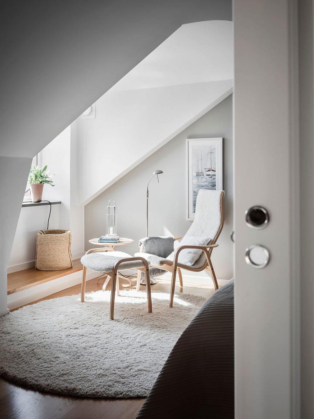 哥德堡明亮宽敞的顶层公寓设计-12