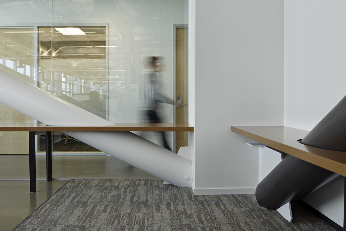 简约而富有雕塑感的日本游戏公司美国总部办公室设计-11