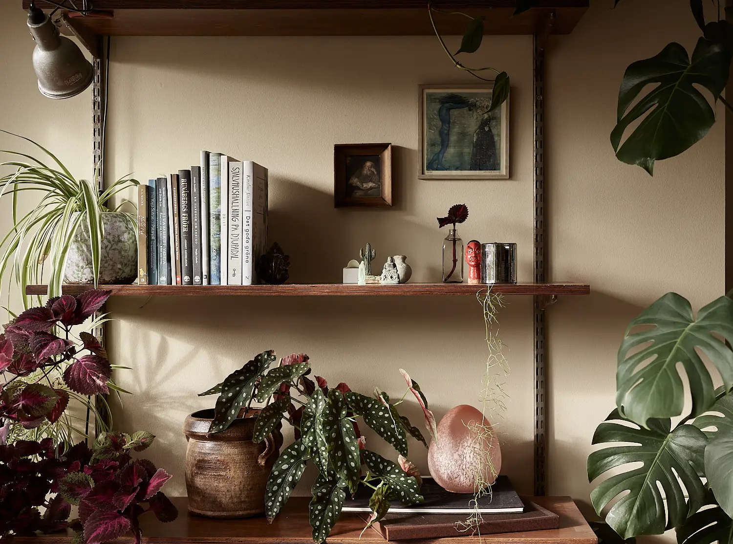 瑞典老建筑里的温馨复古公寓-6