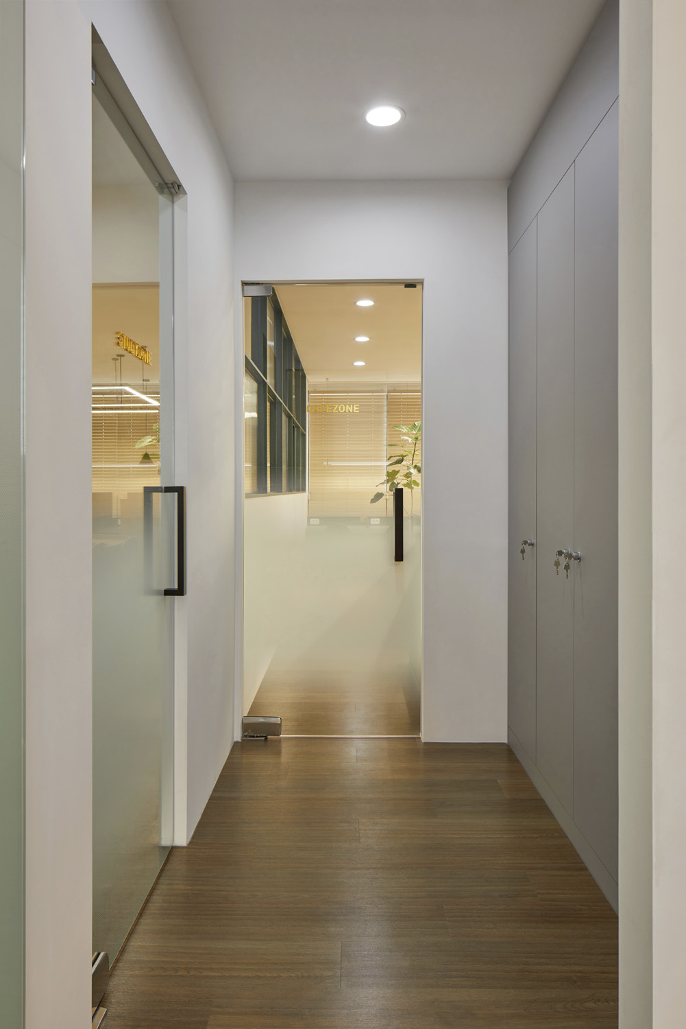 60 平极简风工作室咖啡厅设计-13