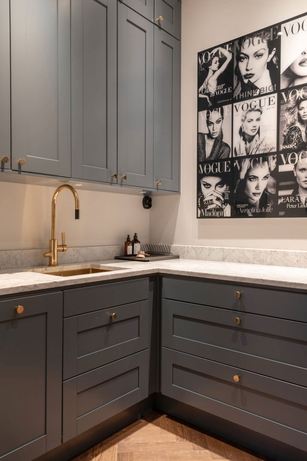 瑞典斯德哥尔摩公寓 | 经典与现代的完美融合-12