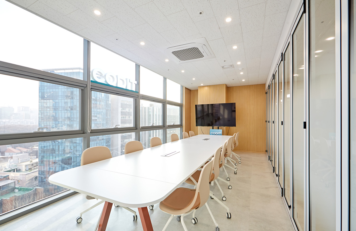 现代简约风格的 67 平米办公室设计-11