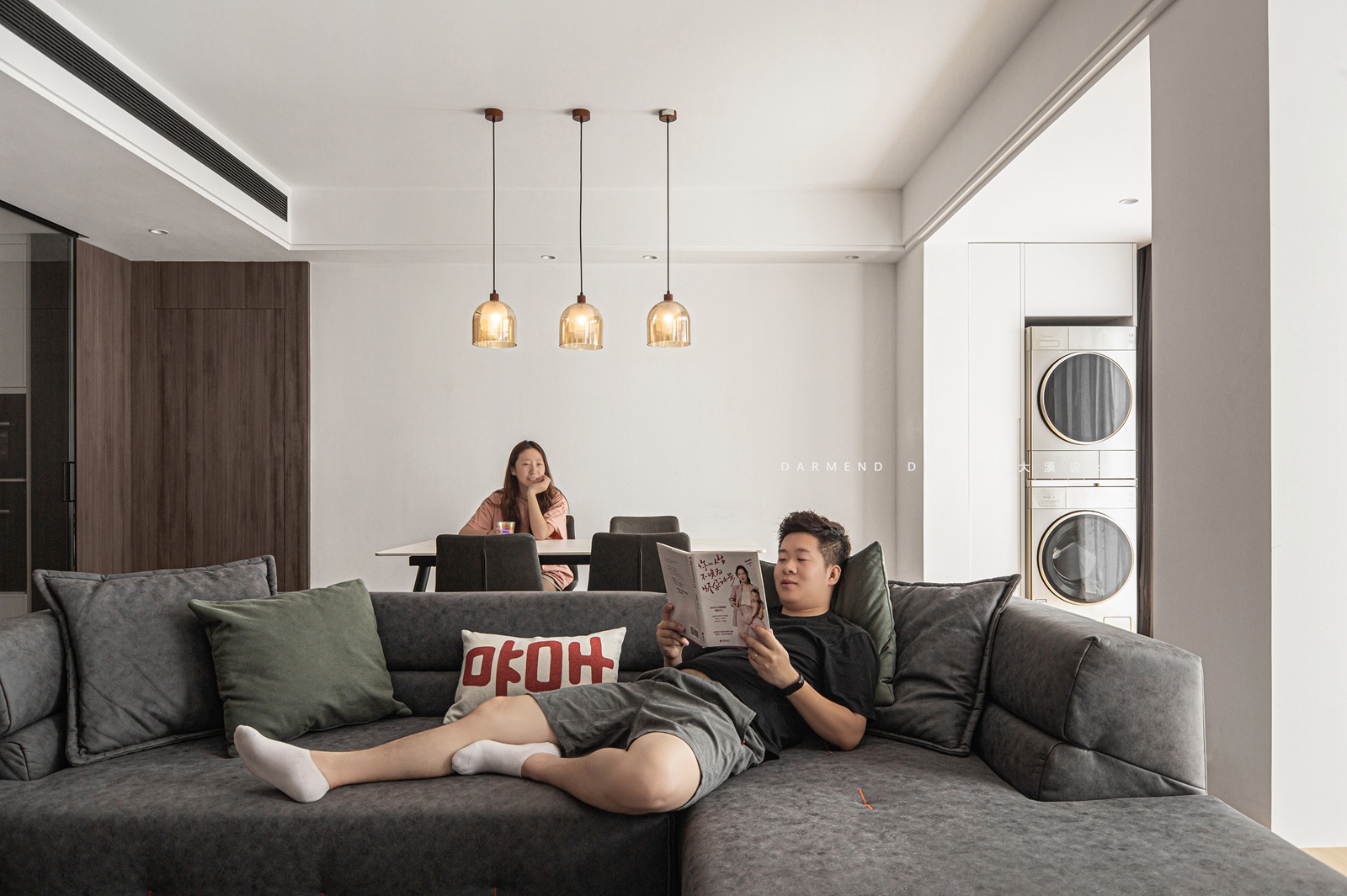 两人三喵的幸福生活丨中国南京丨大漠·室内设计-0