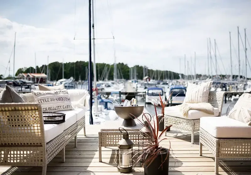 海边 15m²迷你小屋,纯白 Scandi 风设计惊艳-14