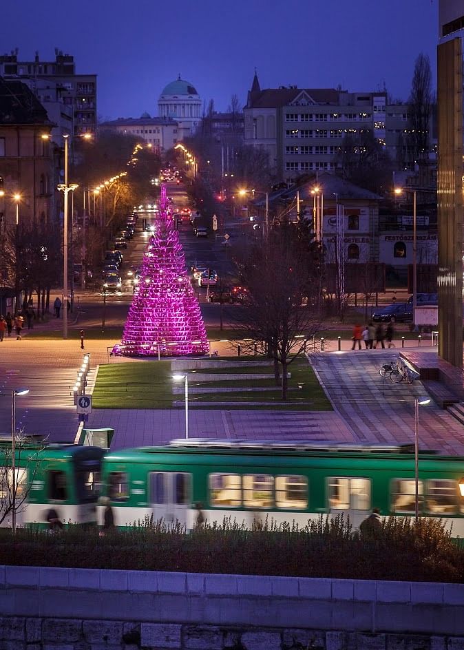 Hello Wood 布达佩斯 11 米高雪橇圣诞树装置丨匈牙利布达佩斯-32