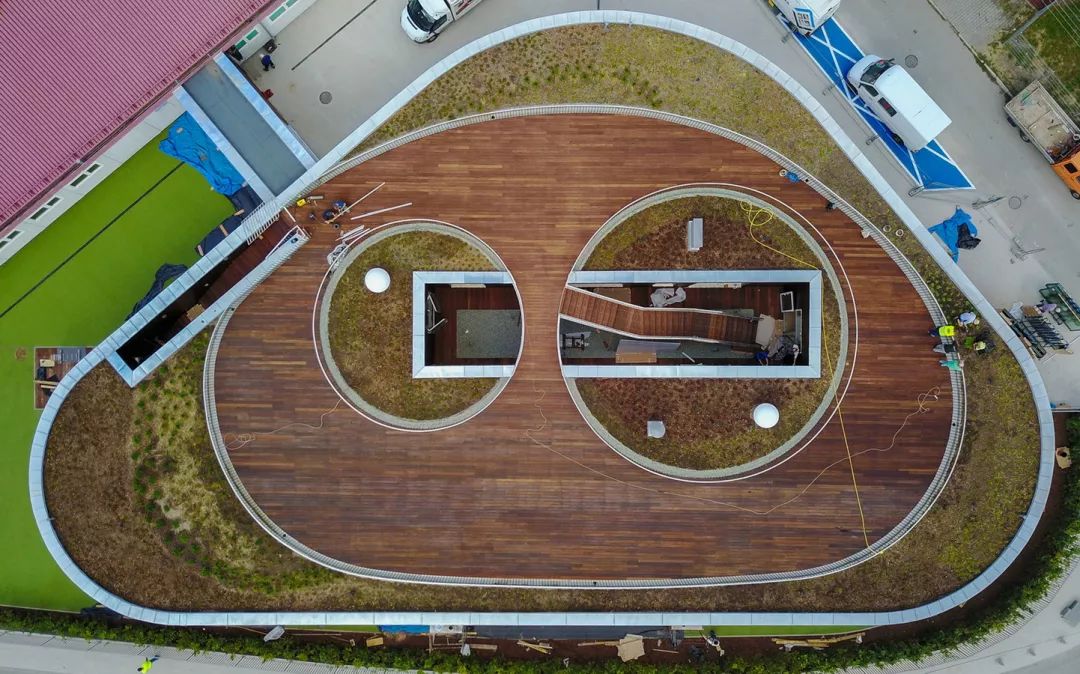 波兰幼儿园 | 犹如漂浮的小岛，鼓励孩子欢快奔跑-10