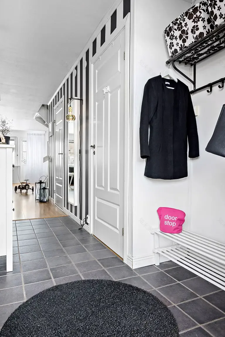 红墙白里,现代家庭的理想之居-16