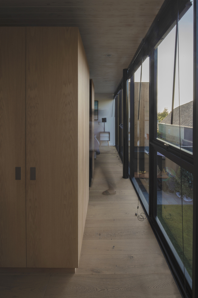 智利 Vitacura 社区翻新住宅,融入自然光线与可持续设计-31