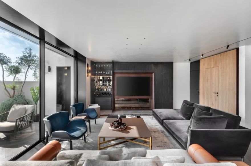 特拉维夫顶层住宅,黑白色调的时尚空间-8