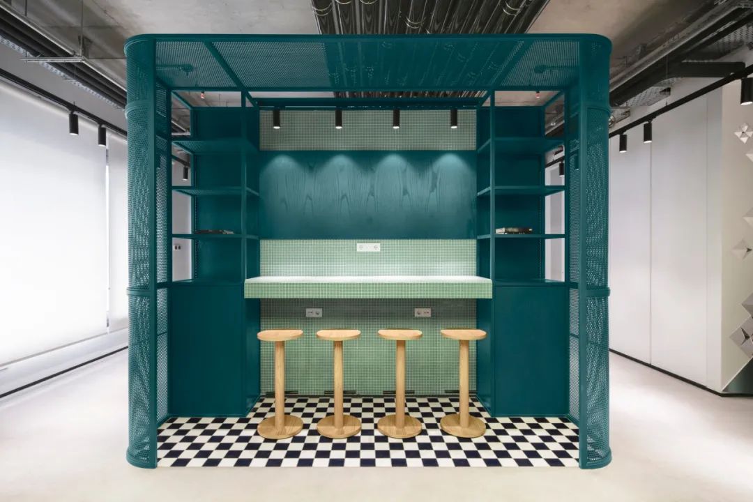 漂浮太空间的化妆品工作室丨波斯花园工作室-16