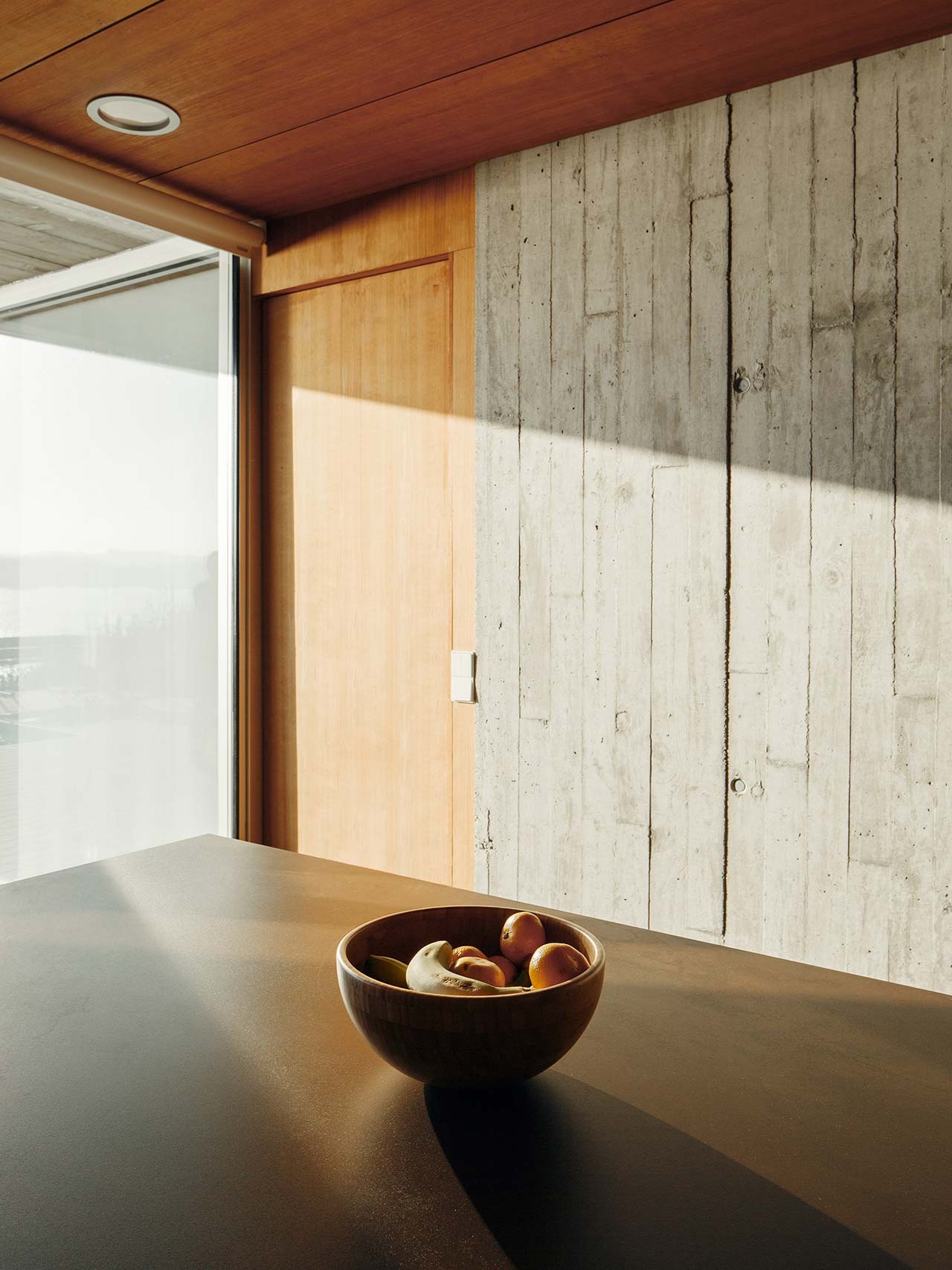 西班牙"波浪"海滨别墅 | 极简与温暖共存-50