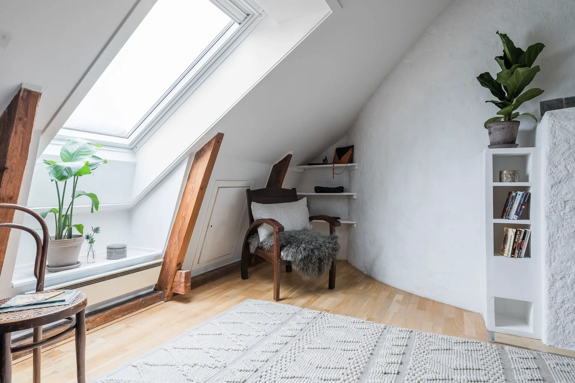 瑞典顶楼公寓的蓝色魅力-14