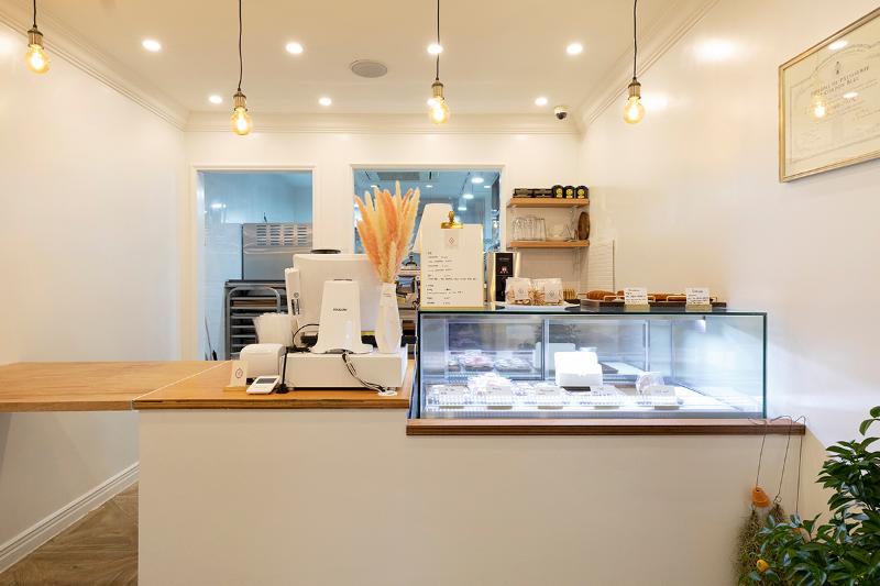 简约清新八平米甜品咖啡厅-3