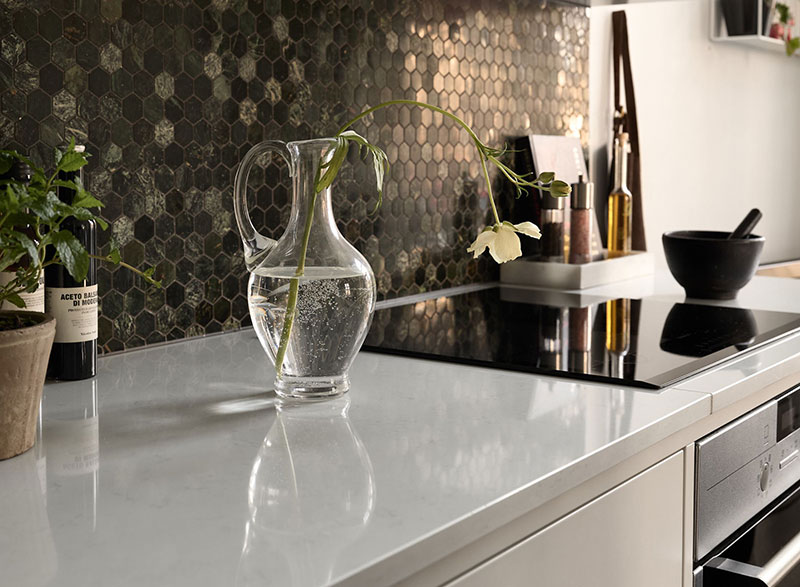 带有黑色家庭图书馆的斯堪的纳维亚式公寓(109 平方米)-13