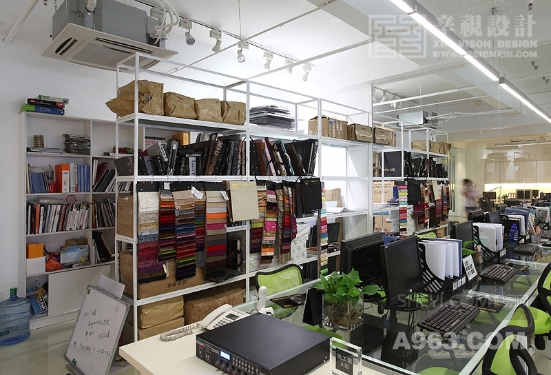 辛军打造现代简约办公空间-3