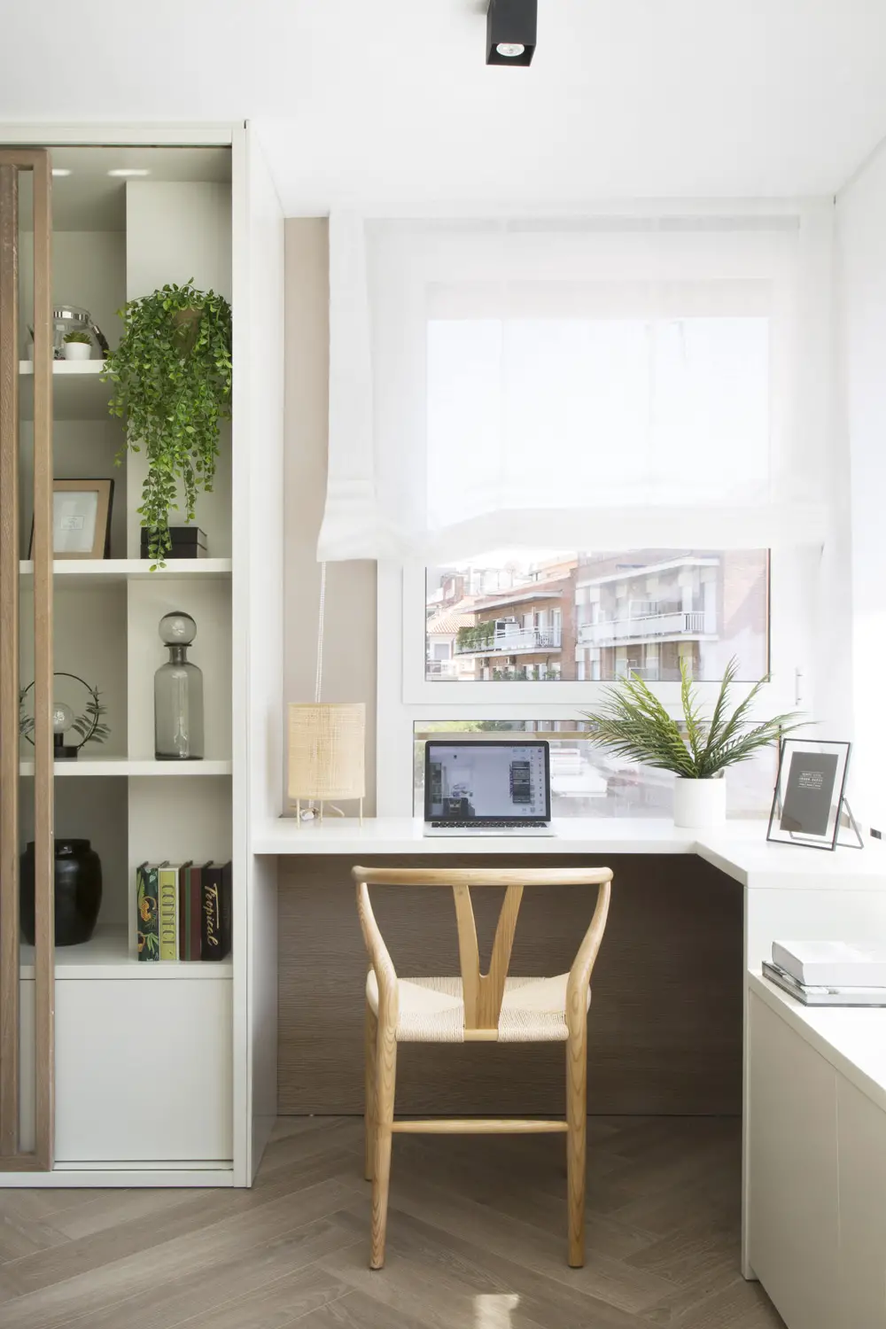 黑沙风格装点巴塞罗那家庭公寓-8