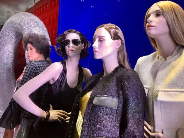 2017年9月伦敦街边秋冬季橱窗设计-35