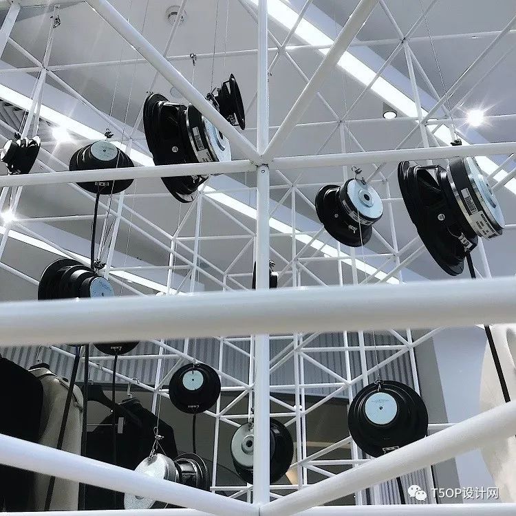 用问题来做设计 AND.G潮牌店设计-8