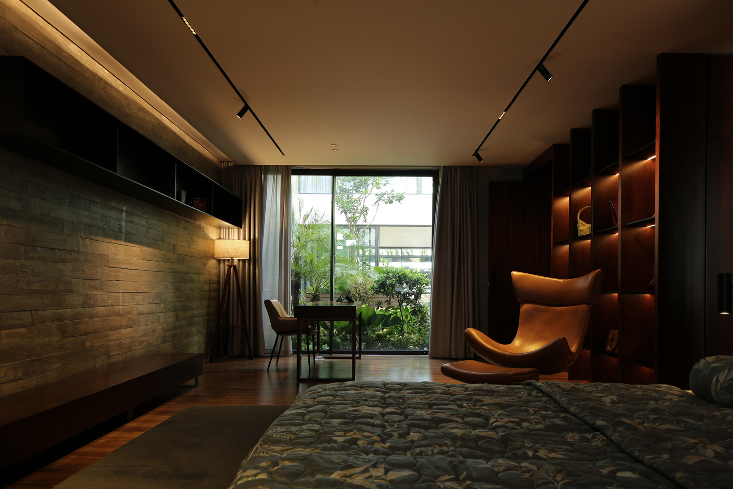 DKS House · 城市中心的绿色静谧之家丨越南-28