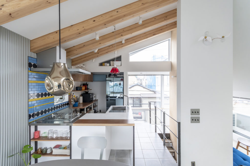 土地の記憶を継承しつつ街とつながる街と家族がほどよい距離感でつながって暮らす | Architecture | 100%LiFE-2